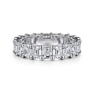 Evora - 14k White Gold Shared Prong Emerald Cut Diamond Eternity Band - 5ct